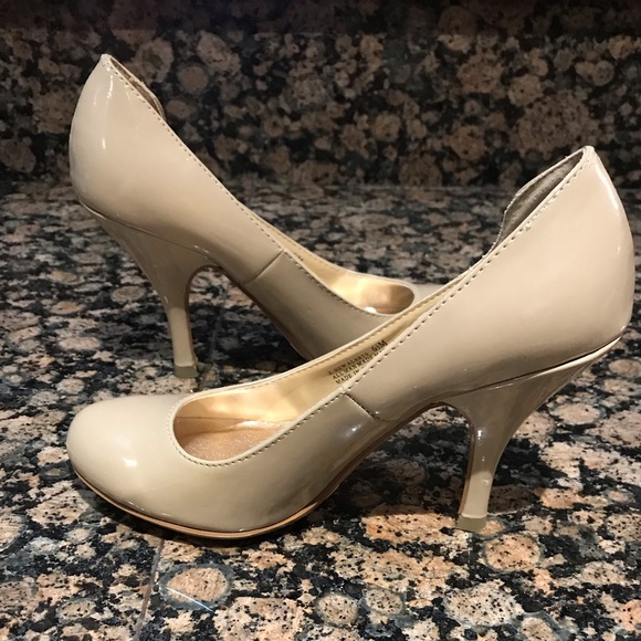 SIZE 6.5 NUDE CHINESE LAUNDRY PATENT LEATHER PUMP - Picture 8 of 8